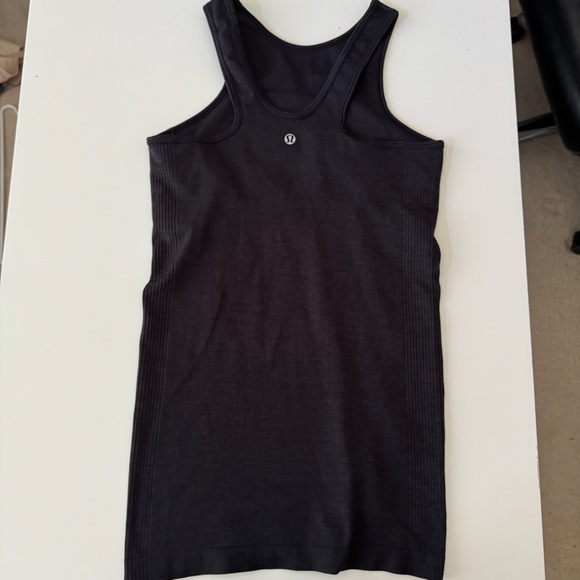 Lululemon Seamlessly Covered Ribbed Yoga Tank with built in bra Women’s size 6 - Picture 7 of 11
